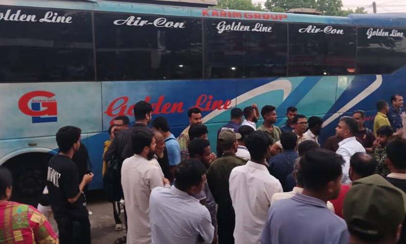 অতিরিক্ত ভাড়া নেওয়ায় ‘গোল্ডেন লাইন পরিবহন’-কে ৫০ হাজার টাকা জরিমানা