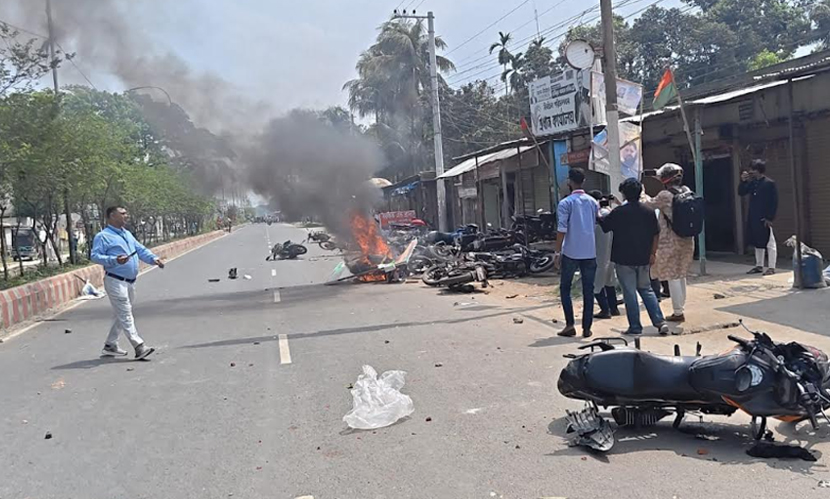 পাবনায় বিএনপি’র ২ গ্রুপের সংঘর্ষে গোলাগুলি, পুলিশসহ আহত অর্ধশতাধিক