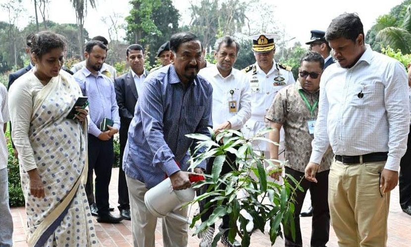 বৃক্ষরোপণ করলেন স্পিকার ও ডেপুটি স্পিকার