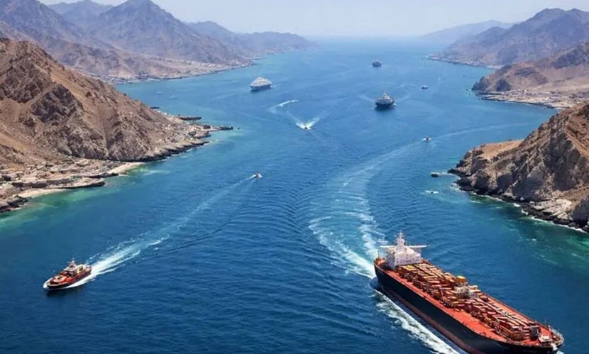 এক শর্তে হরমুজ প্রণালী ব্যবহার করতে দেবে ইরান