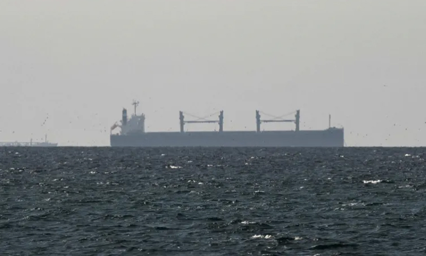 হরমুজ প্রণালিতে আটকা ১০০০ জাহাজ