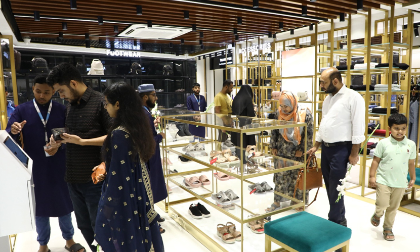 ইল্লিয়ীনের মাল্টি-ব্র্যান্ড স্টোর এখন বরিশালে