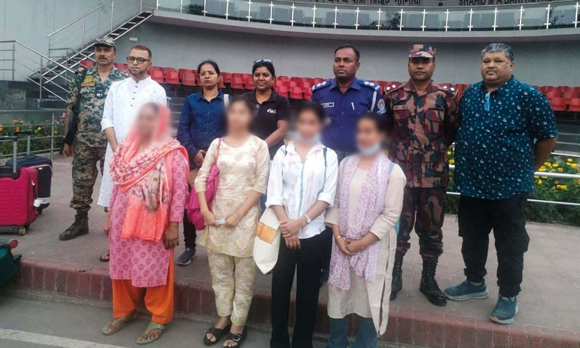ভারতে জেল খেটে ট্রাভেল পারমিটে বেনাপোল ইমিগ্রেশনে হস্তান্তর ৪ নারী