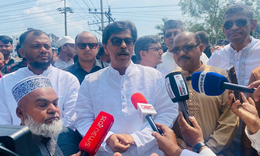 কুমিল্লায় বাস-ট্রেন সংঘর্ষে প্রাণহানি, কৃষিমন্ত্রীর শোক