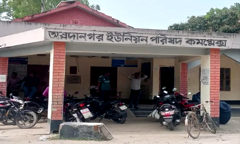 রংপুরে ভিজিএফ কার্ড কেলেঙ্কারি: দলীয়রা নিলেন সিংহভাগ, বঞ্চিত হতদরিদ্ররা