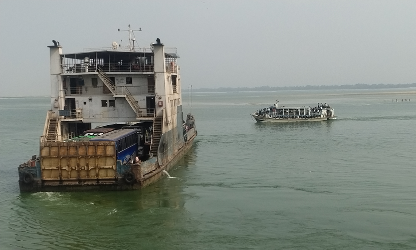 দৌলতদিয়া-পাটুরিয়া নৌ-রুটে ফেরি চলাচল শুরু
