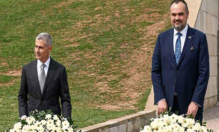 জিয়াউর রহমান ও খালেদা জিয়ার সমাধিতে পল কাপুরের শ্রদ্ধা