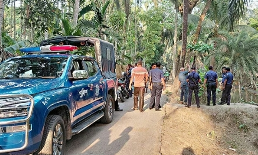 বাগেরহাটে পুলিশ সদস্যকে কুপিয়ে আসামি ছিনতাই