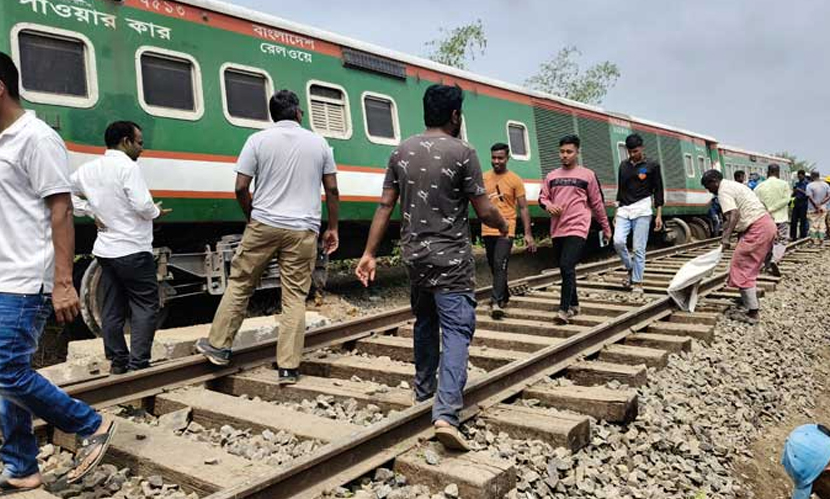 ২২ ঘণ্টা পর ঢাকার সঙ্গে উত্তরবঙ্গের ট্রেন চলাচল স্বাভাবিক