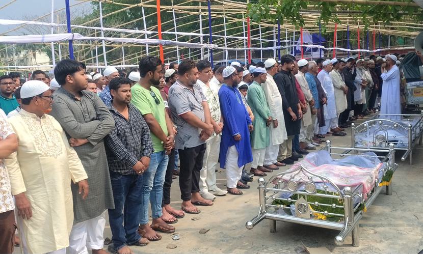পদ্মায় বাসডুবির ঘটনায় নিহত দম্পতির দাফন সম্পন্ন