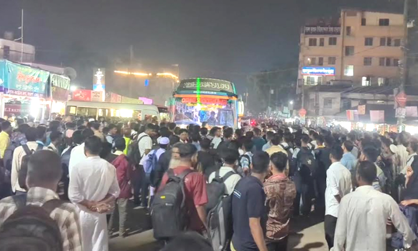 রংপুরে ঢাকাগামী যাত্রীদের মহাসড়ক অবরোধ