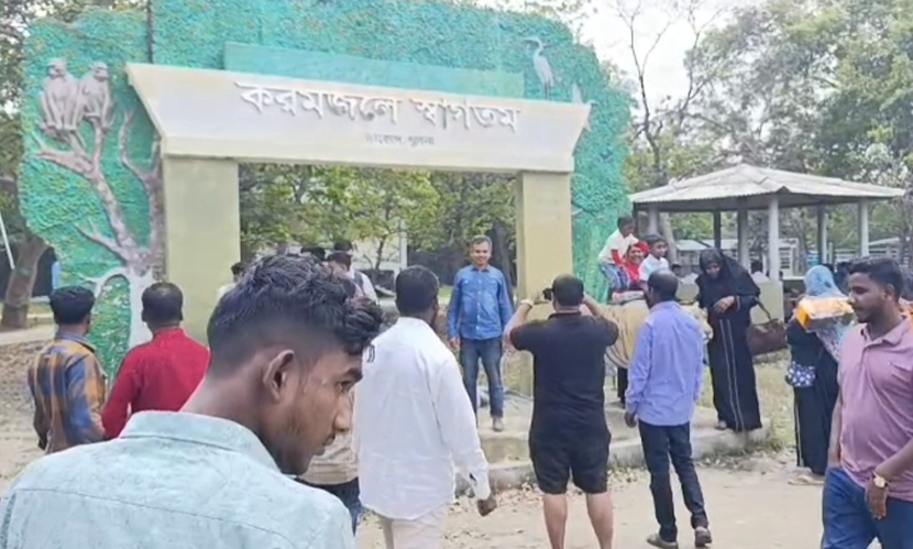 প্রকৃতির টানে ছুটিতে সুন্দরবনে মানুষের ঢল