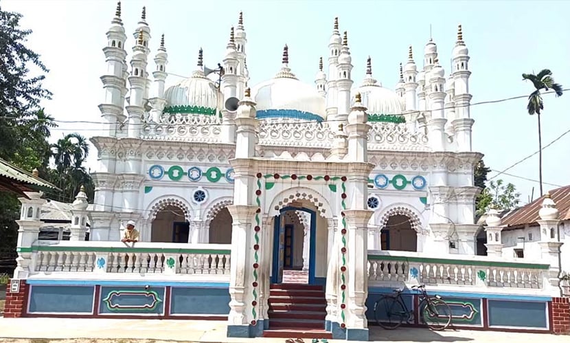 সংরক্ষণের অভাবে অযত্নে জামালপুর জমিদারবাড়ি জামে মসজিদ