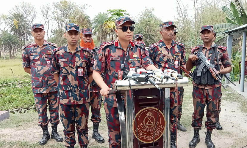সাতক্ষীরা সীমান্তে জ্বালানি তেল পাচার রোধে বিজিবির কঠোর নজরদারি