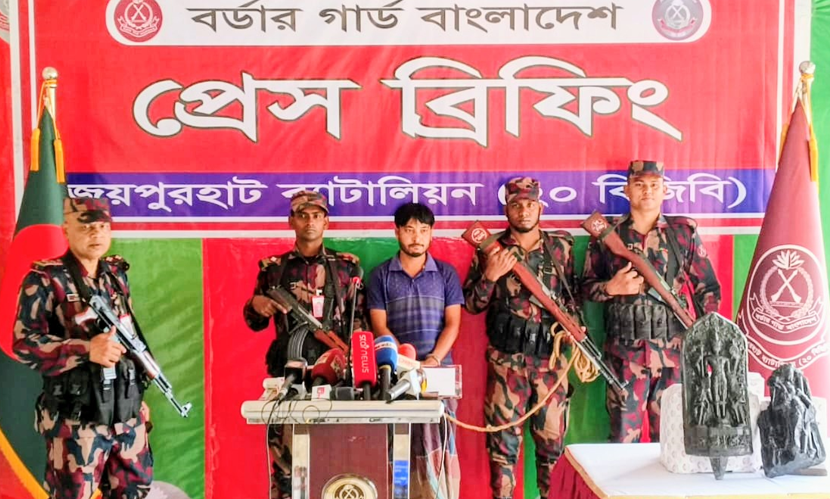 বিরল সীমান্তে কষ্টিপাথরের দুই বিষ্ণুমূর্তি উদ্ধার, আটক ১