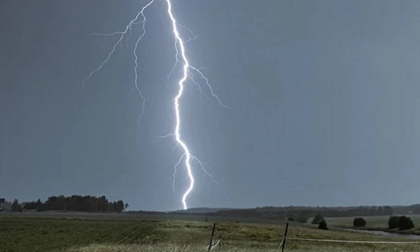 চুয়াডাঙ্গায় বজ্রপাতে শিক্ষার্থীসহ ২ জনের মৃত্যু