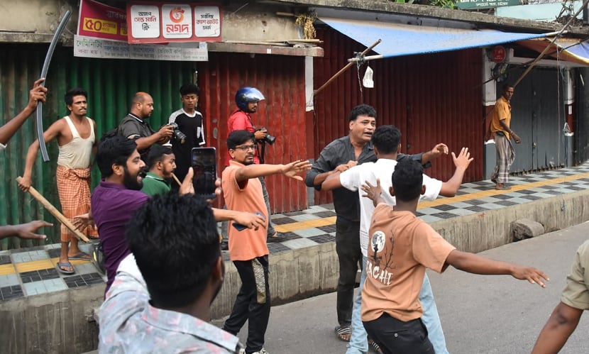 গ্রাফিতিতে ‘গুপ্ত’ লেখা নিয়ে চট্টগ্রামে ছাত্রদল-শিবির সংঘর্ষ