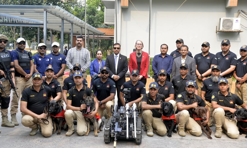 যুক্তরাজ্যের হাইকমিশনারের ডিএমপির সিটিটিসি ইউনিট পরিদর্শন