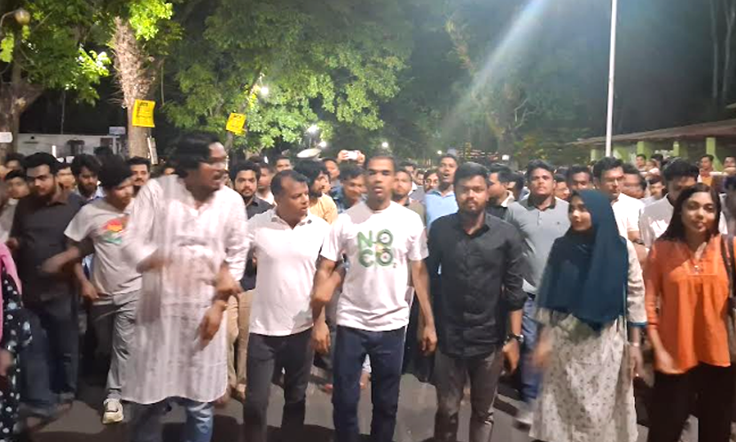 চট্টগ্রাম সিটি কলেজের সংঘর্ষের জেরে চবিতে ছাত্রদল-শিবিরের পালটাপালটি বিক্ষোভ