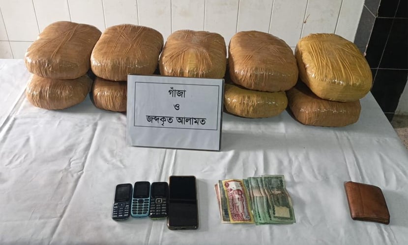 ডেমরা থেকে ৬ লাখ টাকার গাঁজাসহ পিকআপ জব্দ