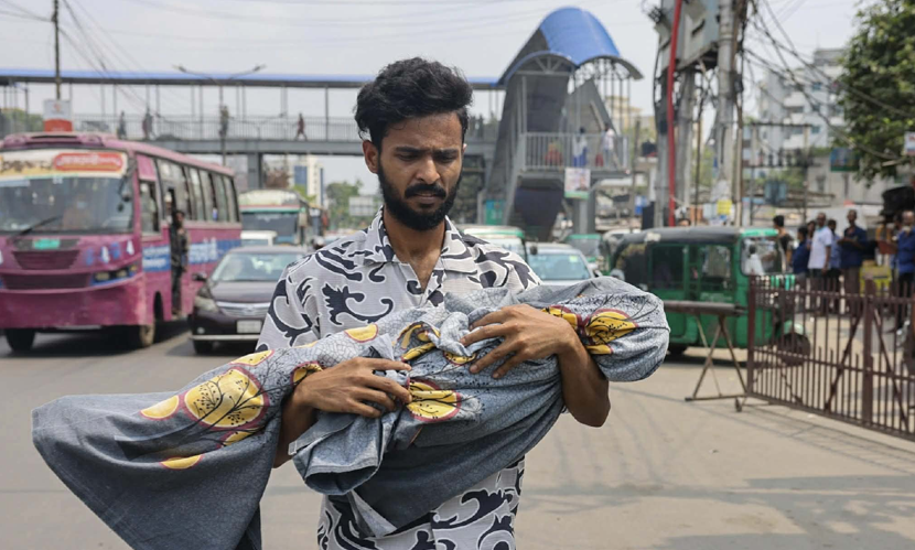 কোভিড হাসপাতালে ফ্রিজার ভ্যান দিল ডিএনসিসি