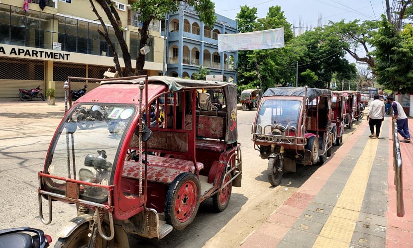সংকটেও বিদ্যুৎ গিলছে টমটম-ইজিবাইক