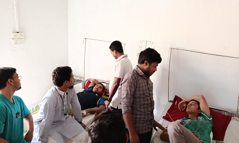 ৭২ ঘণ্টা পর অনশন ভাঙলেন জুলাই সনদ বাস্তবায়নের দাবি তোলা শিক্ষার্থীরা