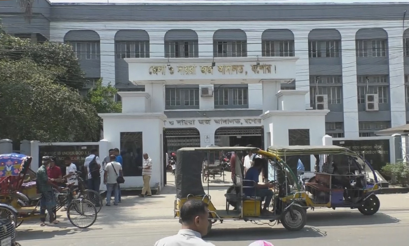 সকালে বিচারকের বিরুদ্ধে আদালতে অভিযোগ, বিকেলে খারিজ