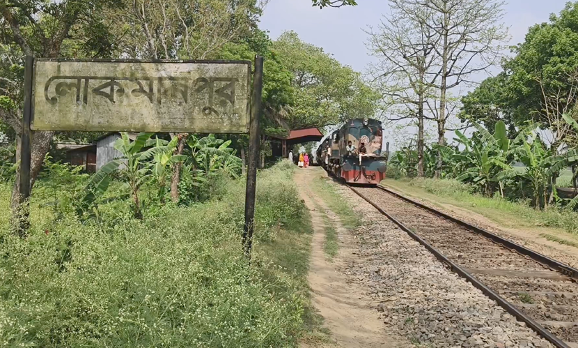 নাটোরে ট্রেনে কাটা পড়ে যুবক নিহত
