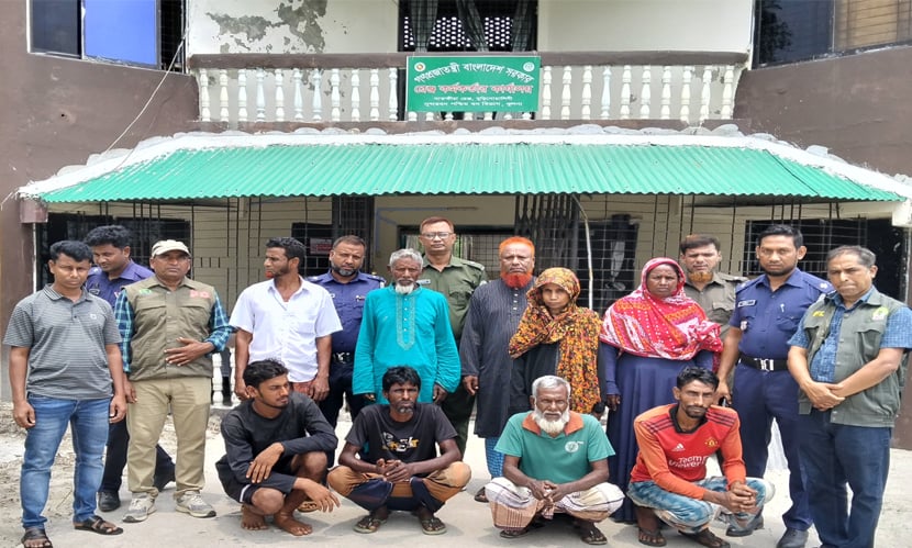 ঝড়ের কবলে পড়া ৪ মৌয়ালকে উদ্ধার, স্বজনদের কাছে হস্তান্তর