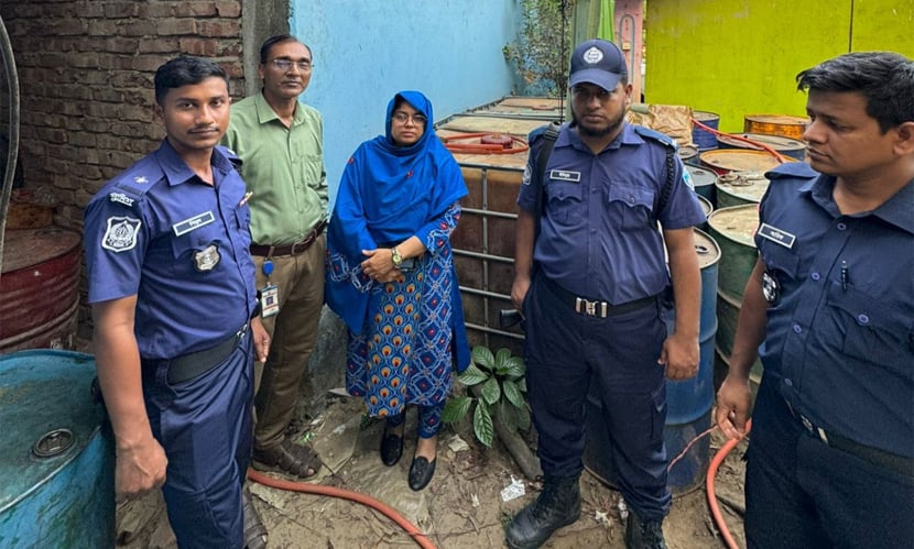ব্যবসায়ীর বাড়ি থেকে সাড়ে ৫ হাজার লিটার জ্বালানি তেল জব্দ