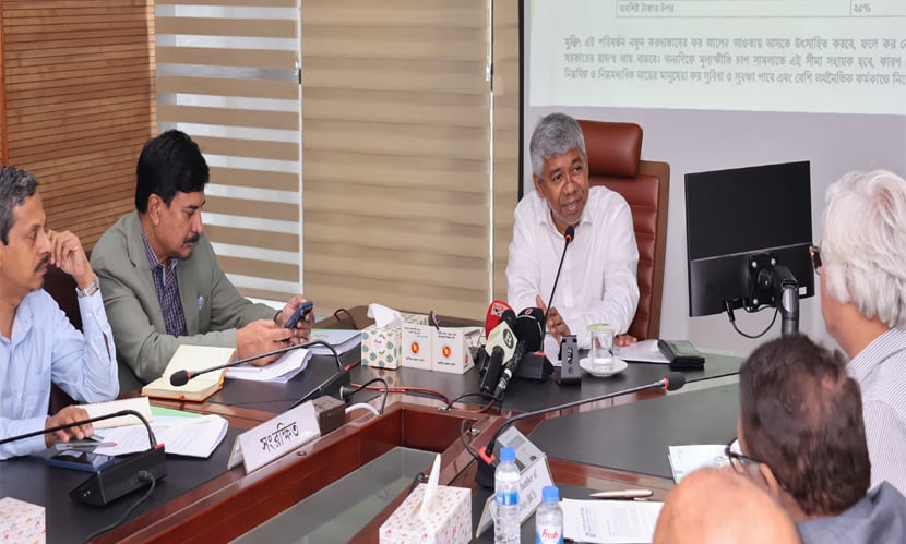 বিদেশি ক্রেতা হারাচ্ছে পোশাক খাত, উদ্বেগ বিসিআই সভাপতির