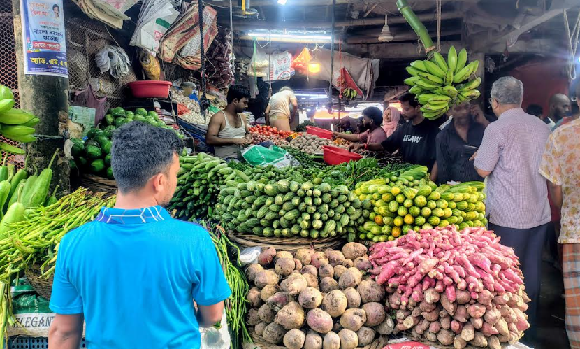 রাজবাড়ীতে বেড়েছে সবজি, মাংস ও ডিমের দাম, ভোগান্তিতে ক্রেতারা