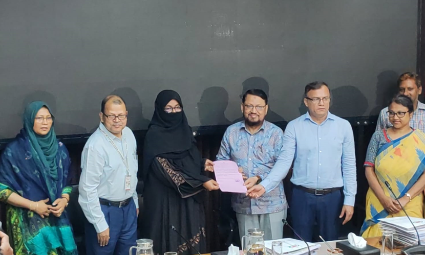 সংসদে জুলাই শহিদদের প্রতিনিধি হতে চান শিশু জাবিরের মা রোকেয়া