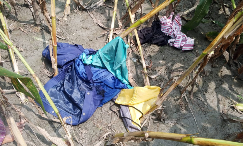 নীলফামারীতে ভুট্টা খেতে পুলিশের পোশাক ও সরঞ্জাম উদ্ধার