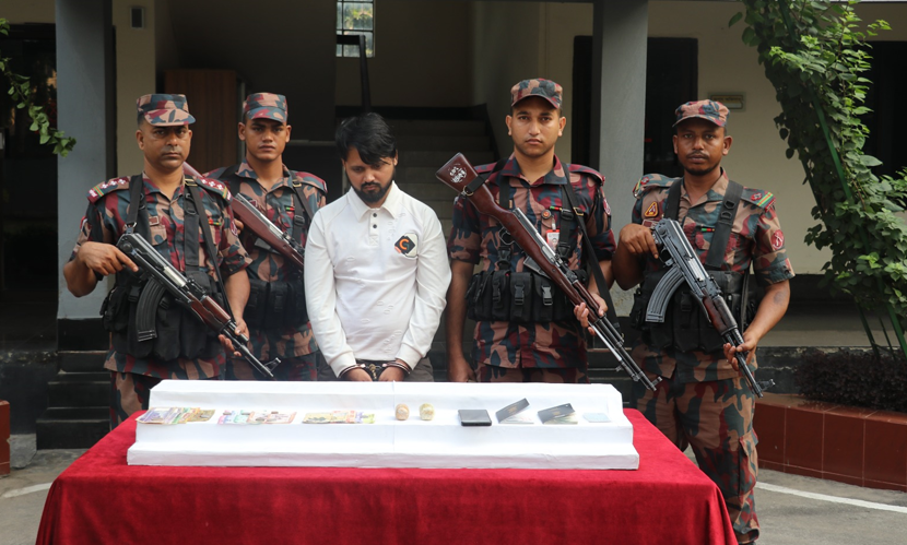 যশোরে প্রায় ২ কোটি টাকার সোনাসহ ভারতীয় নাগরিক আটক