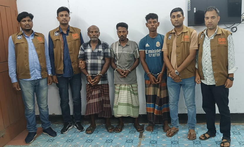 নওগাঁয় একই পরিবারের ৪ জনকে হত্যার ঘটনায় গ্রেফতার ৩