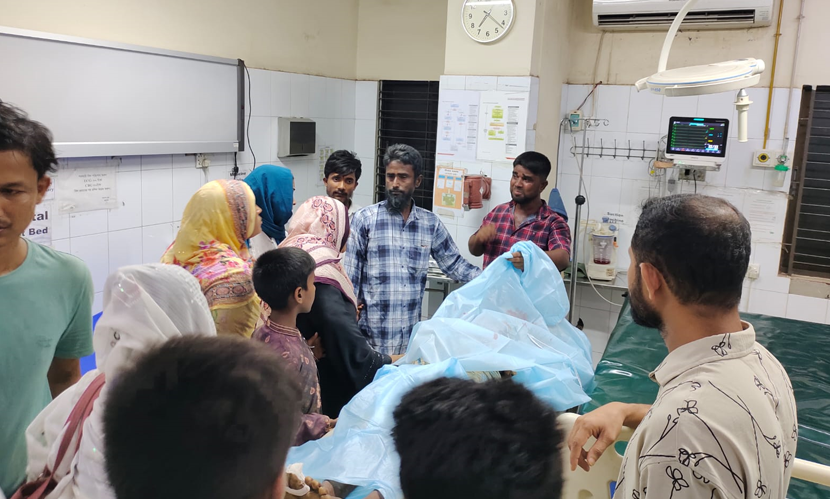 বেপরোয়া মোটরসাইকেলের ধাক্কায় পথচারী নিহত, চালক আটক