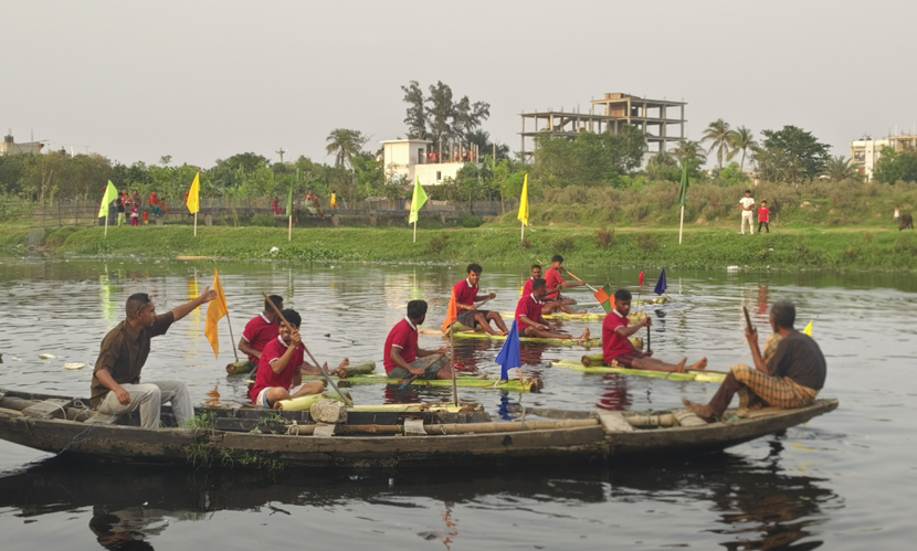 খুলনায় দূষিত ময়ূর নদীতে ভেলা বাইচ, নদী রক্ষার আহ্বান