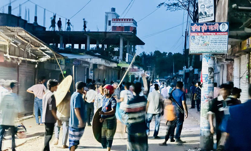 ফুটবল খেলার মাইকিং নিয়ে ৪ গ্রামবাসীর মধ্যে সংঘর্ষ, আহত ৩০