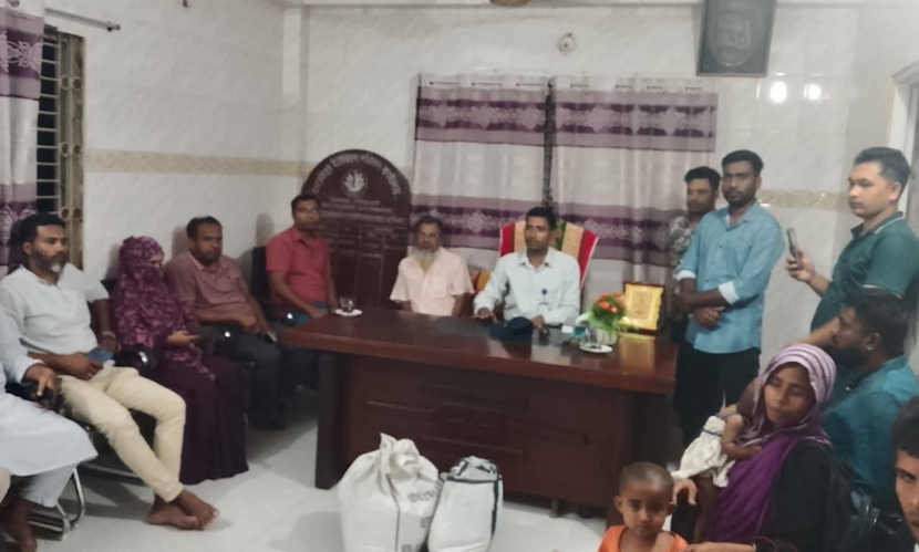 অভাবের তাড়নায় মা নিখোঁজ, প্রশাসন আবার ফিরিয়ে দিল সন্তানদের কাছে