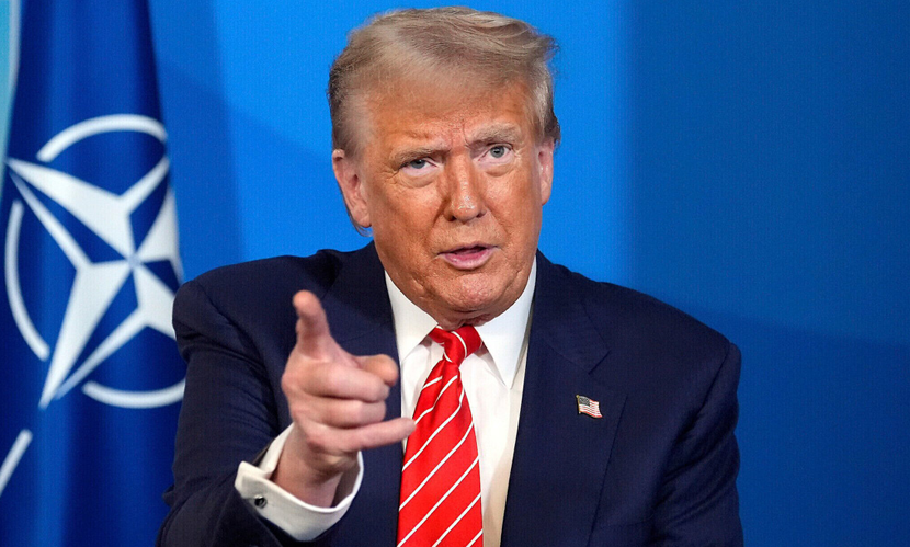 সংবাদ সম্মেলনে আসছেন ট্রাম্প