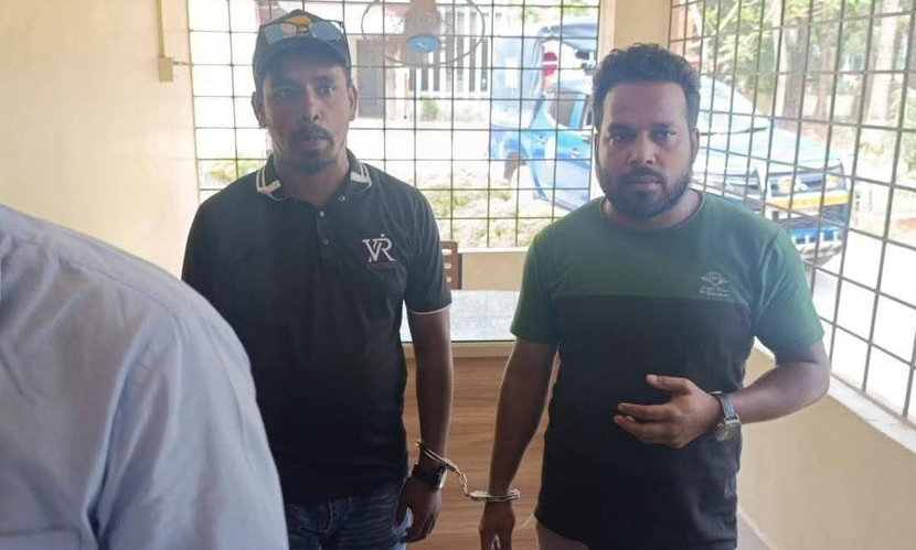কুমিল্লায় ভিডিও করায় ২ সাংবাদিককে হাতকড়া পরিয়ে থানায় পাঠালেন এসিল্যান্ড