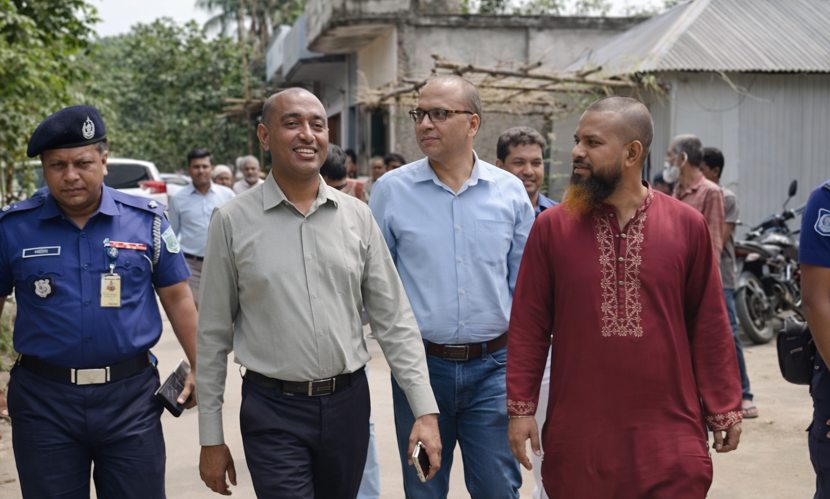 গাইবান্ধায় বন্ধুর বাড়িতে আইনমন্ত্রীর হঠাৎ সফর