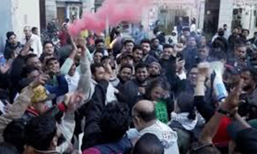 ৫ লাখ অবৈধ অভিবাসীকে বৈধতা দিতে যাচ্ছে স্পেন