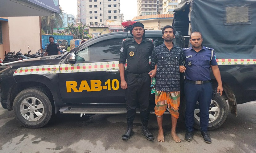 ফরিদপুরে ৩ জনকে হত্যার ঘটনায় যুবক আটক