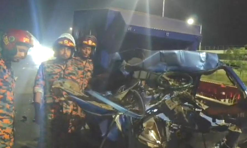 ঢাকা-মাওয়া এক্সপ্রেসওয়েতে সড়ক দুর্ঘটনায় একই পরিবারের ৩ জনসহ আহত ৪