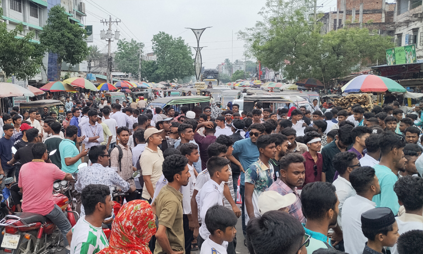 বেনাপোলে হাসপাতালের দাবিতে সড়ক অবরোধ