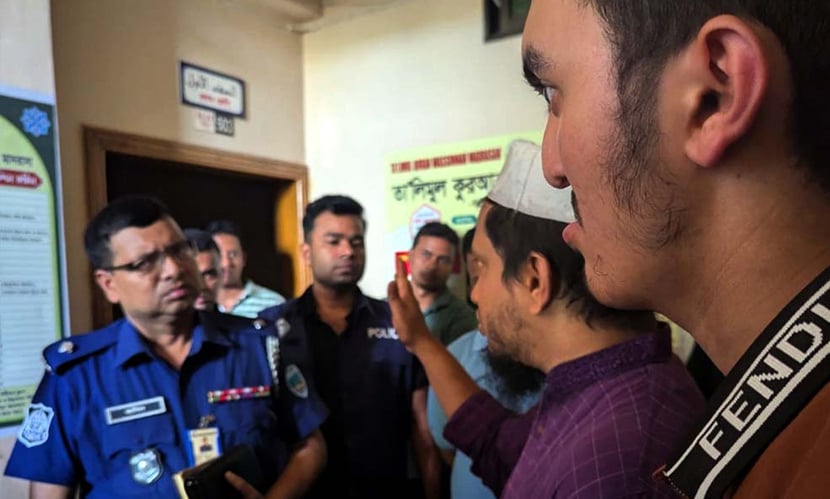 চট্টগ্রামে মাদরাসা থেকে শিক্ষকের ঝুলন্ত মরদেহ উদ্ধার