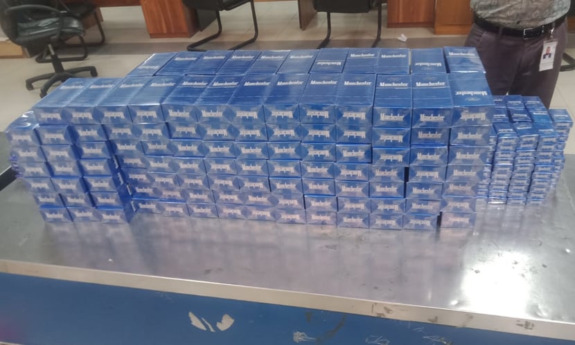 শাহ আমানত বিমানবন্দরে ৮ লাখ টাকার নিষিদ্ধ সিগারেট জব্দ